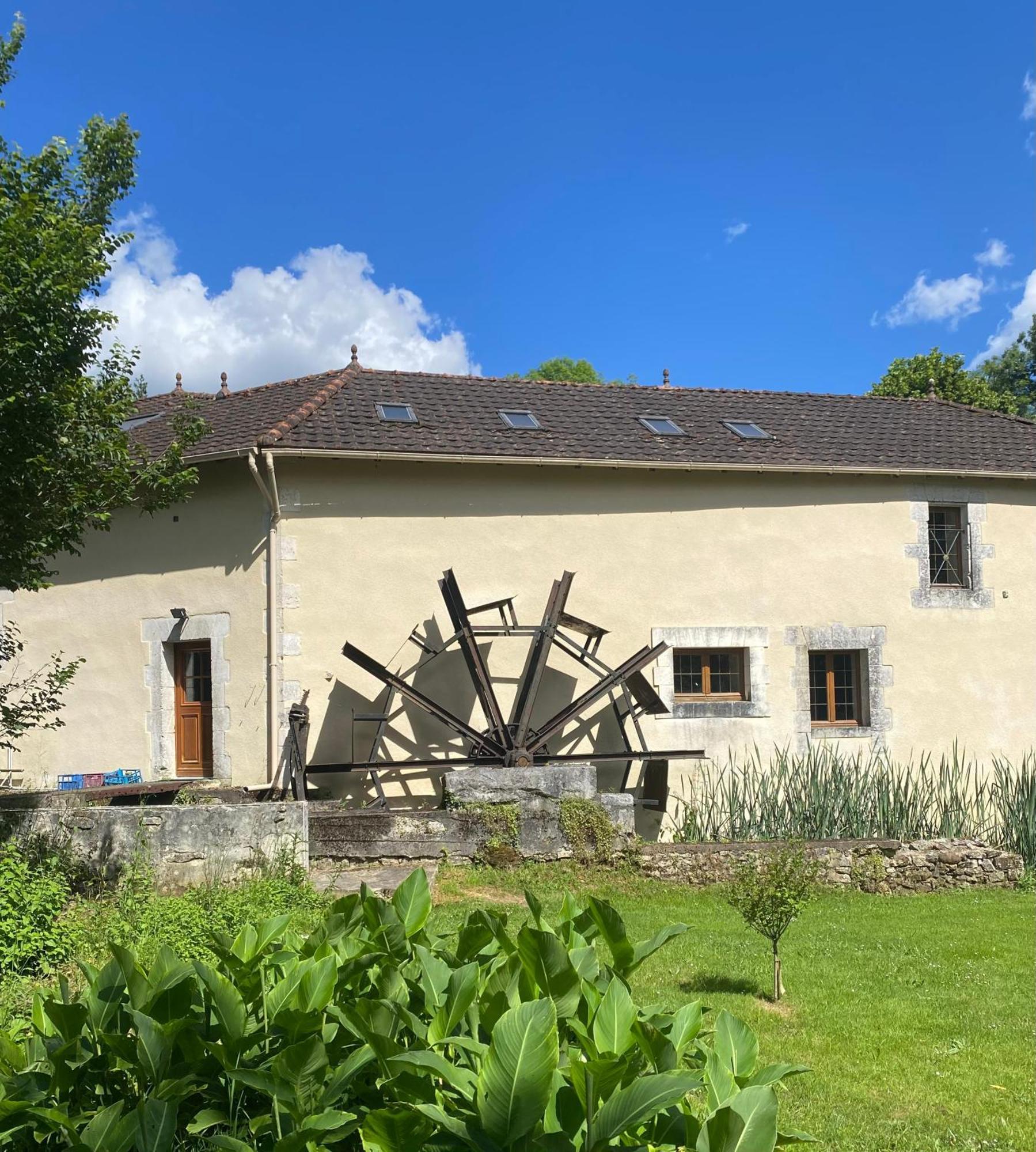 Moulin Du Fontcourt Bed & Breakfast Chasseneuil-sur-Bonnieure Eksteriør bilde