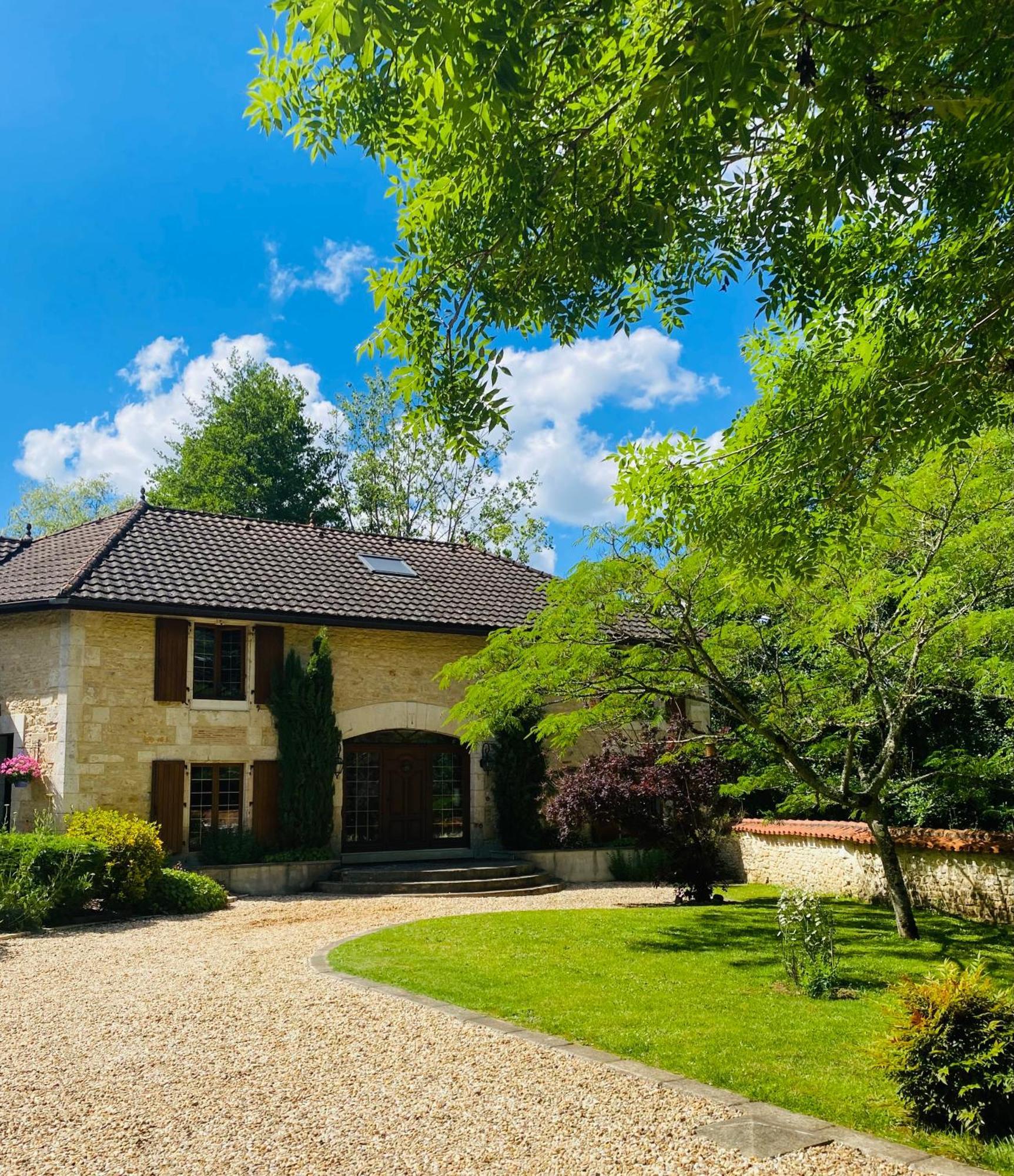 Moulin Du Fontcourt Bed & Breakfast Chasseneuil-sur-Bonnieure Eksteriør bilde